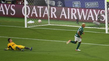 Deyverson anota el gol que le dio el título a Palmeiras sobre Flamengo. Momento inolvidable para el delantero. 