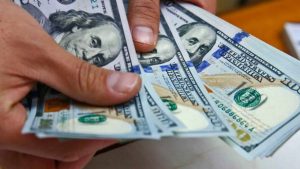 El dólar blue se negoció con una baja de un peso, a $199