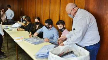 Se estima que el jueves por la tarde se estaría finalizando el escrutinio. Foto: Marcelo Ochoa.