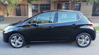 Un Peugeot 208 (NET-563) fue uno de los autos que robaron. (Gentileza) 