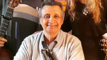 El periodista comenzó su carrera en el programa “El pueblo quiere saber”, que conducían Lucho Avilés y Pinky.