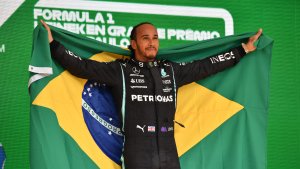 Fenomenal: Hamilton largó décimo y ganó igual en Interlagos