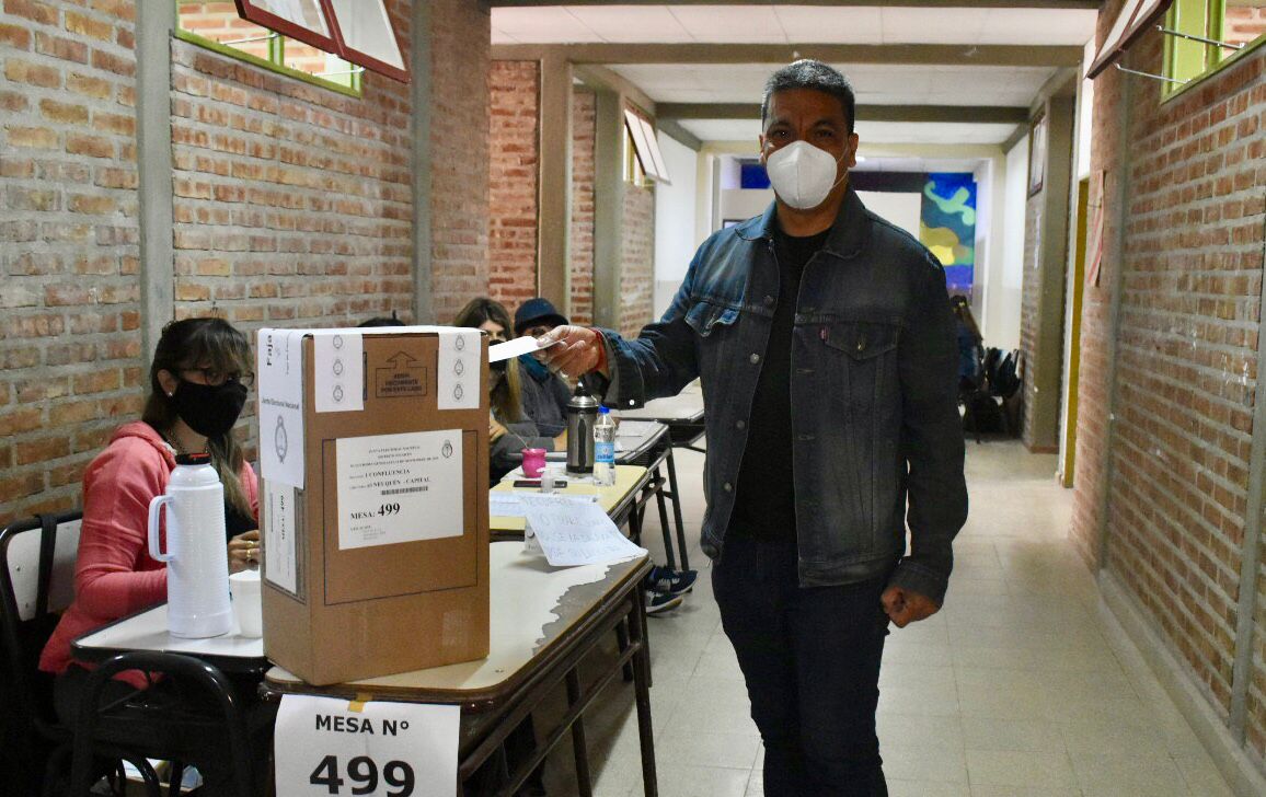 Jesús Escobar votó en la escuela 311. Foto: Gentileza