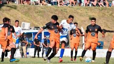 A Roca le alcanza con empatar contra La Adela el domingo. (Foto: Jorge Tanos)
