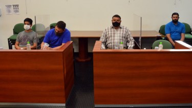 Los imputados durante la audiencia realizada en Viedma. Foto: Marcelo Ochoa. 