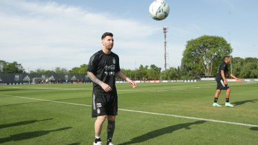 Lionel Messi estuvo durante toda la práctica a la par de sus compañeros. 