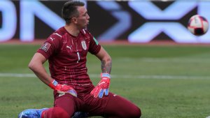 El increíble error de Muslera y la debacle de Uruguay, que perdió con Bolivia en La Paz