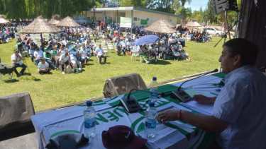 El gremio hizo una demostración de fuerzas el jueves con un plenario de educación en Plottier. Foto: Yamil Regules.