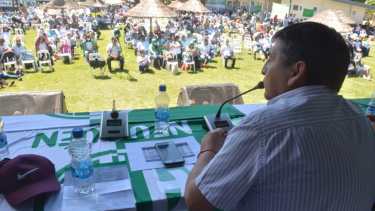 ATE anunció que 3.000 personas habían sido convocadas al predio de Plottier. (Yamil Regules).-