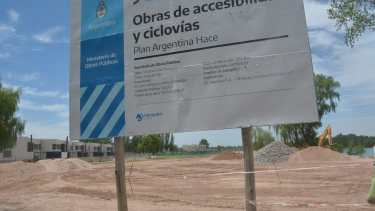 El paseo costero tiene dos tramos: el de la península de Hiroki donde se unen los ríos, está suspendido (foto Yamil Regules)