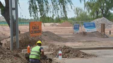 Los trabajos en la península donde se unen los ríos Neuquén y Limay (al fondo) están frenados por orden judicial (foto Yamil Regules)