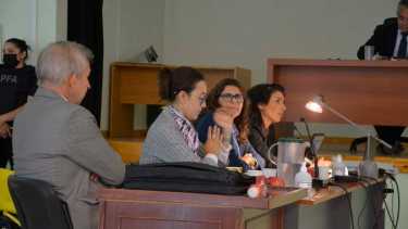 Dos equipos de Defensa Pública: Pablo Repetto y Sabrina Ascani Torres; Gabriela Labat y Celia Delgado, a continuación (foto Yamil Regules)