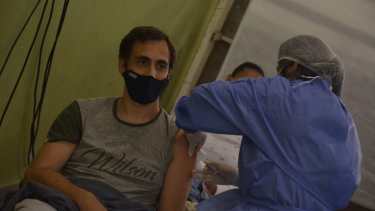 El operativo de vacunación de hoy contempló la aplicación de primeras, segundas y terceras dosis.