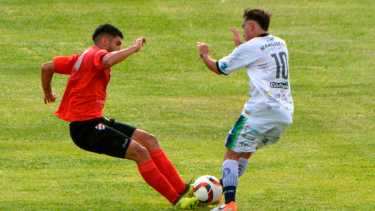 Maronese y el Rojo no se sacaron ventajas en cancha del Dino. Fotos: Yamil Regules.