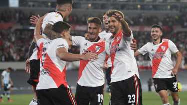 El festejo de River, que humilló a Racing en el Monumental. 