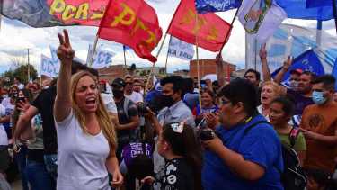 María Emilia Soria la misma noche del domingo señaló que en Roca ganó el Frente pero admitió la derrota en el resto de la provincia. Foto: Andrés Maripe