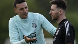 ¡Bomba! Messi va al banco contra Uruguay