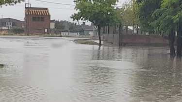Varias calles quedaron totalmente anegadas en la Capital. Foto: Municipio