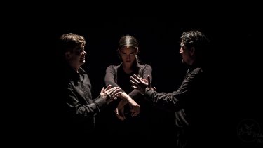María Luján Vidal como bailarina y los guitarristas Pablo Raymundo y Nicolás Barros presentarán Música y Danza Española. Foto Gentileza.