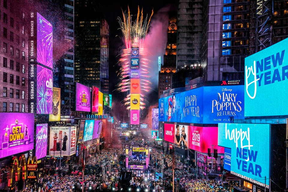 El tradicional festejo de Año Nuevo de Times Square en Nueva York. 