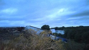 Arena arrastrada por la lluvia provocó el descarrilamiento de un tren en Chichinales