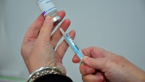 Aplican terceras dosis a mayores de 50 años vacunados con Sinopharm en Regina