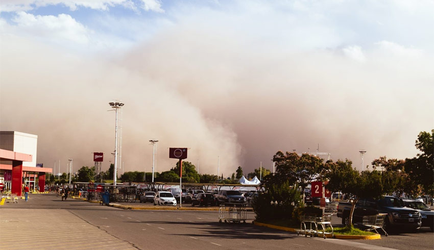 La impresionante nube de polvo cubrió el cielo de San Juan.