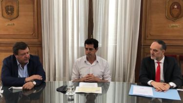 El ministro del Interior, Wado de Pedro, junto al senador Martín Doñate y el diputado Alberto Weretilneck.