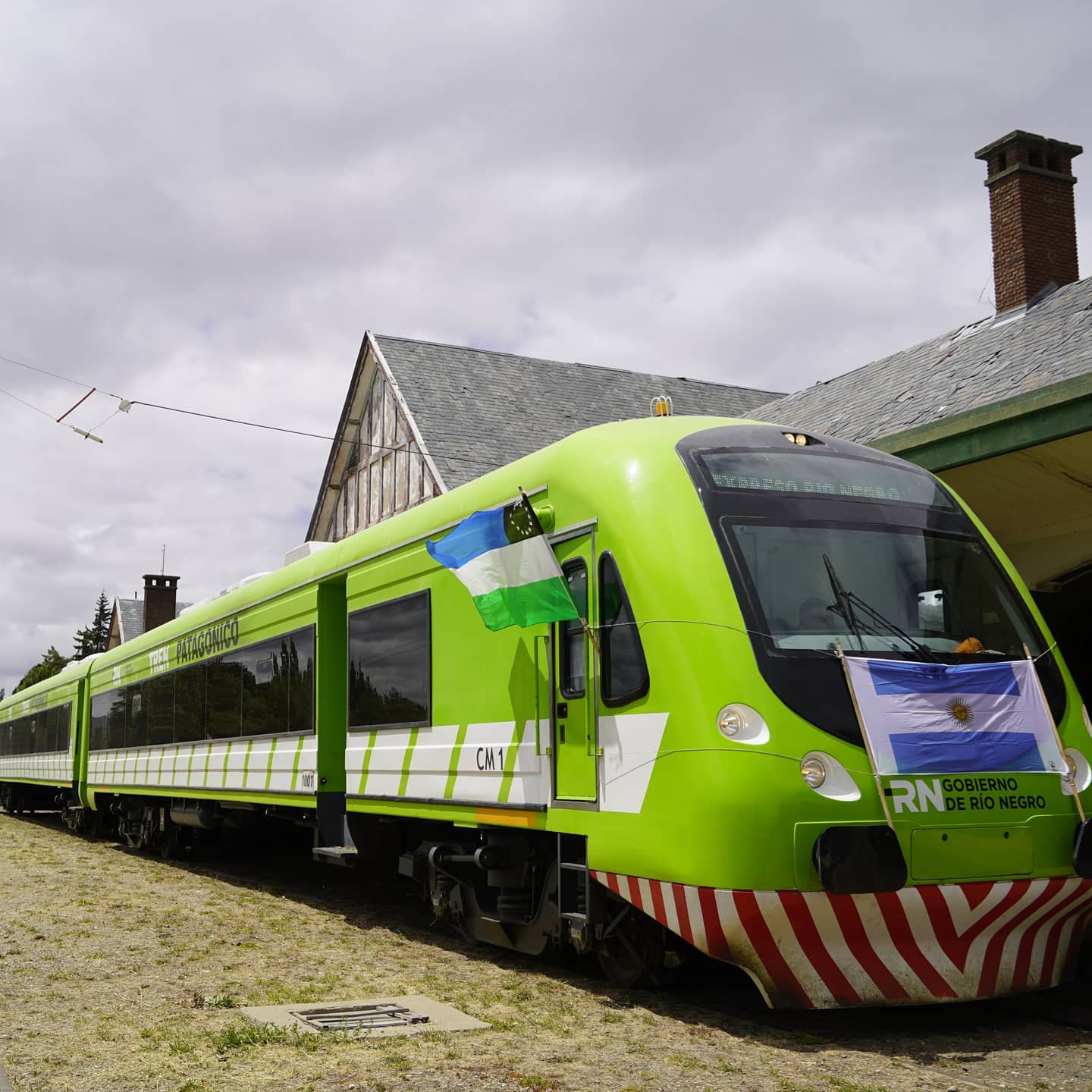 El Tren Patagónico sale de Viedma y atraviesa 10 estaciones históricas.