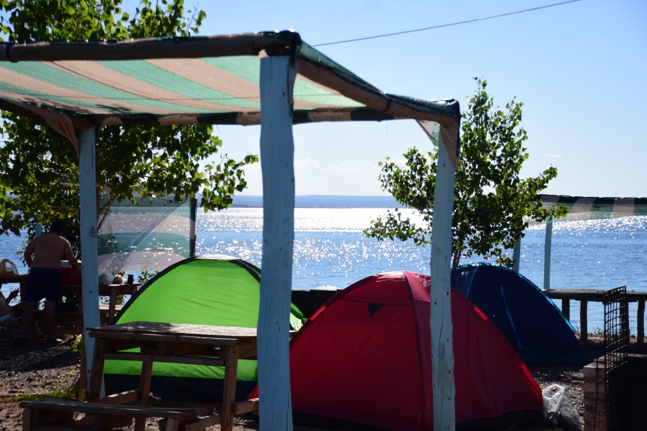 Bahía Bonita, camping con servicios, también ofrece alquileres de casas. Fotos Emiliana Cantera.