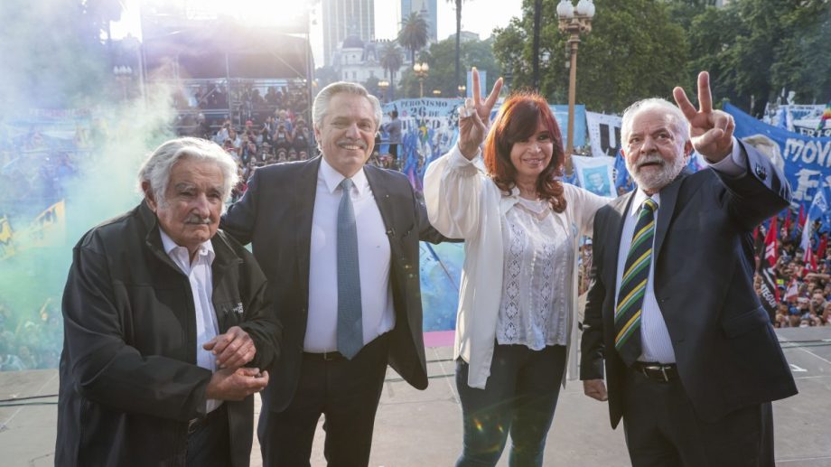 Alberto Fernández, Cristina Kirchner, Mujica y Lula encabezaron el acto por el Día de la Democracia. (Foto: Telam)