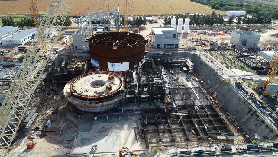 La empresa IMPSA finalizó recientemente el blindaje térmico del reactor. (Foto: gentileza)