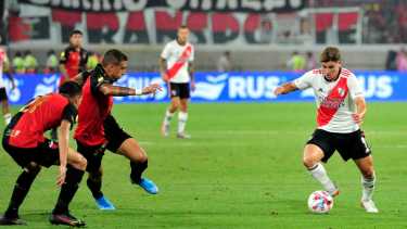 Julián Álvarez hizo de las suyas otra vez. El delantero de River es la gran figura de la noche.  