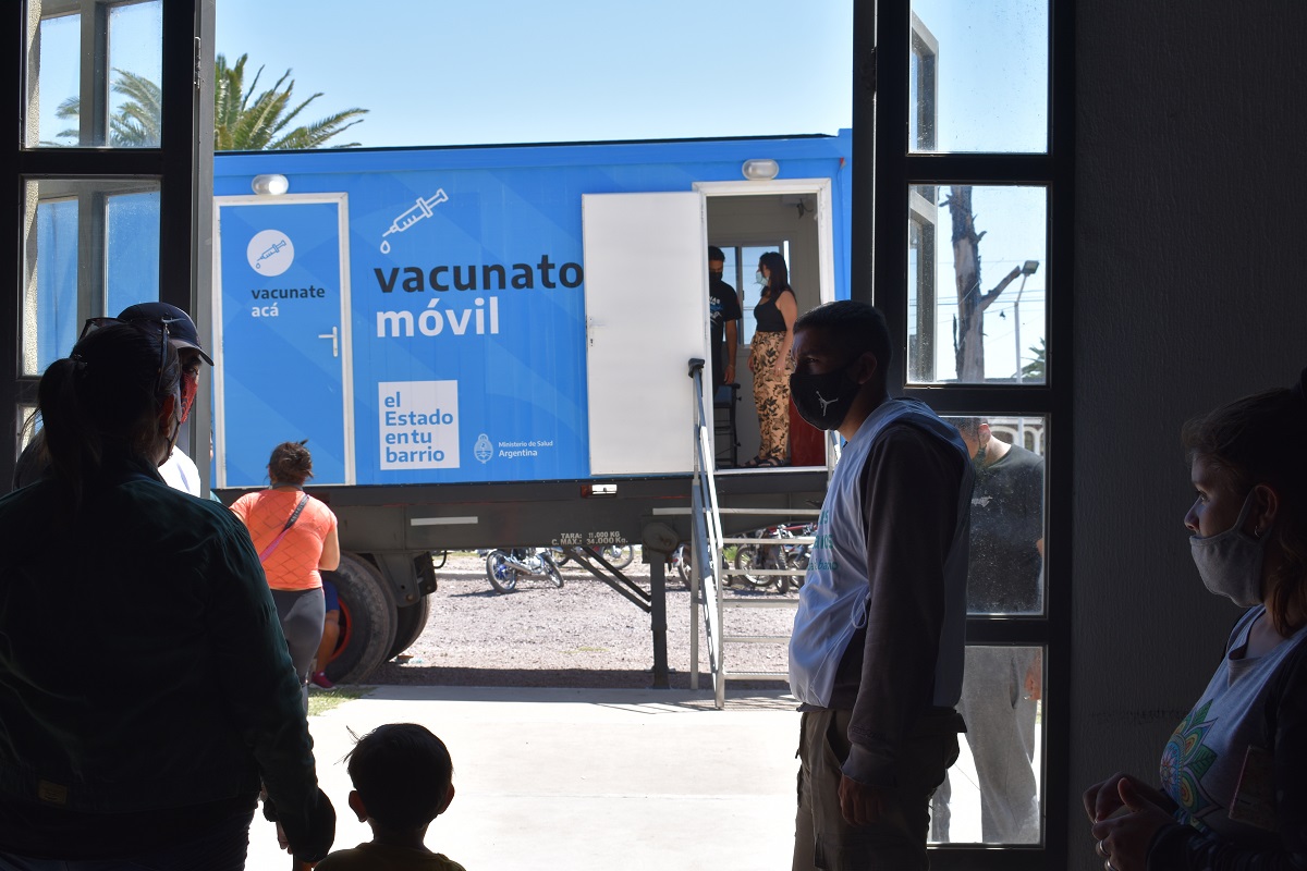 El paso del vacunatorio móvil por la provincia de Santiago del Estero. Foto: Agencia Télam. 