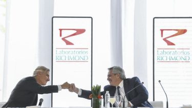 Alberto Fernández estuvo presente en el acto organizado por los Laboratorios Richmond. (Foto: Telam)