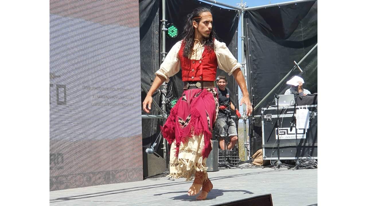 En la actualidad, Nahuel Estive se desempeña como docente de Zapateo del Profesorado de Danzas Folclóricas del IUPA.