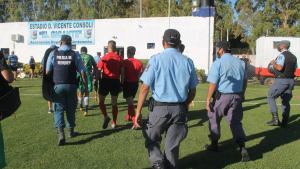 Así fue la suspensión del partido entre Centenario y Maronese en el Regional Amateur