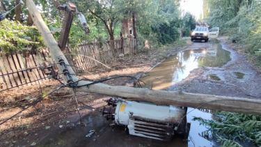 Tormenta con granizo dañó la fruta en Cinco Saltos y hubo voladuras de techos en Cipolletti