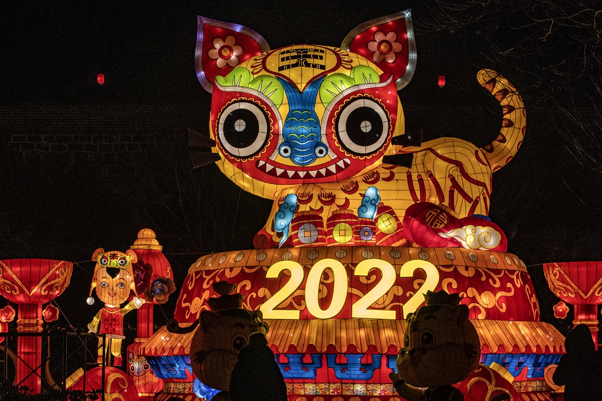 People watch a lantern display ahead of the new year 2022 in Yantai in China's eastern Shandong province on December 31, 2021. (Photo by AFP) / China OUT