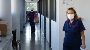 Variante ómicron: recibió el alta el primer caso diagnosticado del país