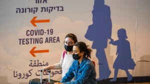 Aplicarán cuarta dosis al personal sanitario, inmunodeprimidos y mayores de 60 en Israel