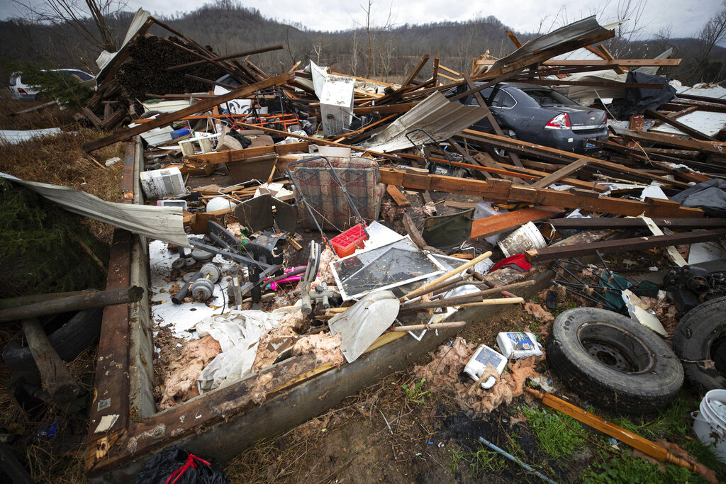 Una casa fue destrozada por el tornado. (Foto: AP Photo/Michael Clubb)
