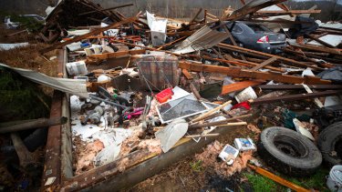 Una casa fue destrozada por el tornado. (Foto: AP Photo/Michael Clubb)