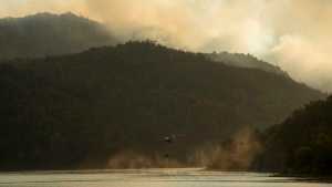 Un incendio forestal en El Hoyo está contenido, pero hay preocupación por el viento