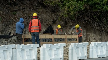La obra de la avenida Bustillo comenzó con tareas en banquinas y laterales, sin afectar la calzada. Foto: Marcelo Martinez