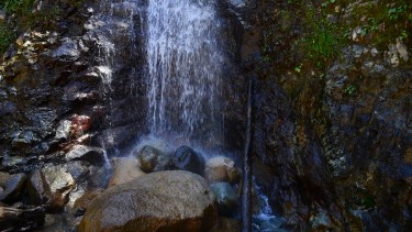 El arroyo Cascada llega hasta la base del cerro Catedral de este curso se tomará agua para la fabricación de nieve. Foto: archivo