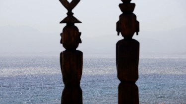 La visibilidad al otro lado del Nahuel Huapi, frente a Bariloche, se encuentra reducida por humo. Foto: Chino Leiva