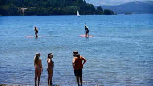 Bariloche registró máximas de 30 grados y mucha gente en las playas