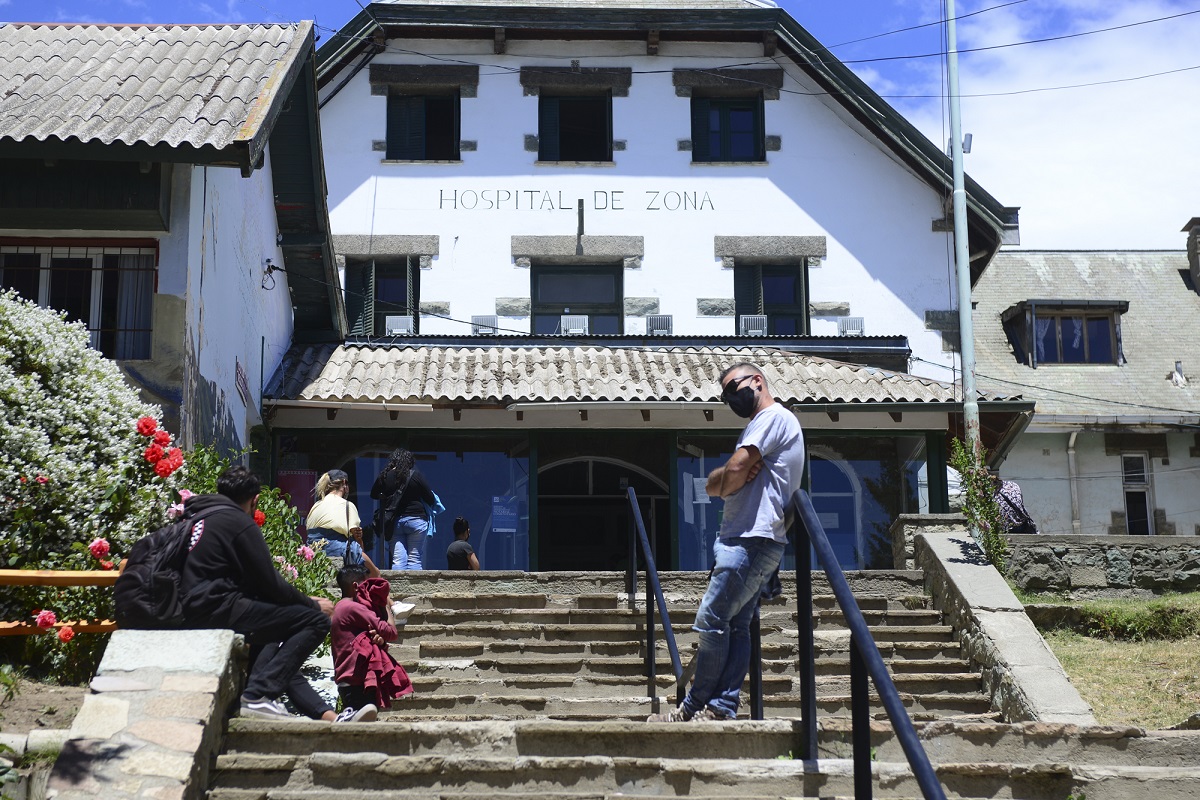 Tras el incendio del Bariloche Center 52 personas evacuadas recibieron asistencia médica. Archivo