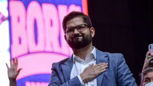 Con Víctor Heredia y Pedro Aznar como invitados, mañana asume Boric en Chile